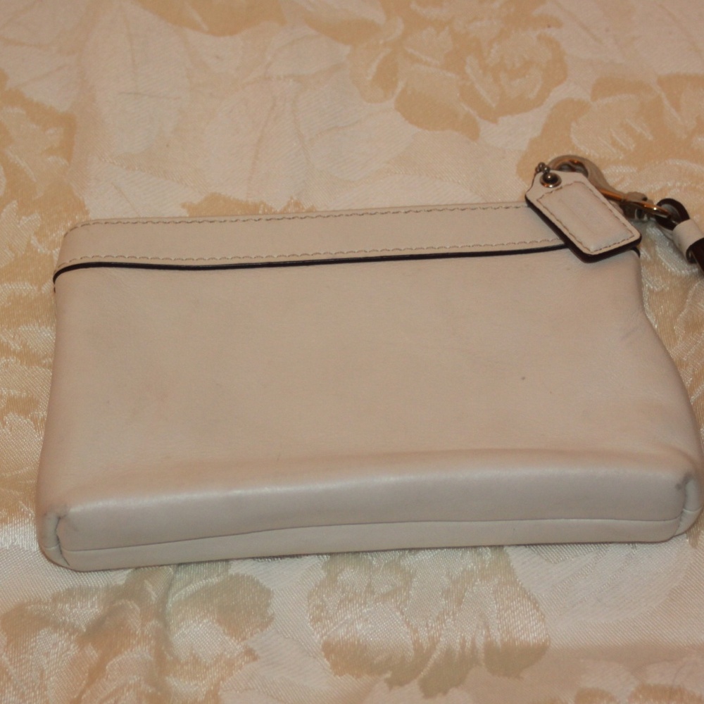 Coach Women's Small White Leather Wristlet Zip